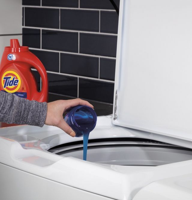 GE® 4.6 Cu. Ft. White Impeller Top Load Washer-6