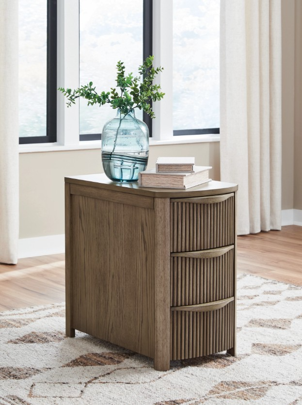 Camdill Round End Table - Thumbnail 4