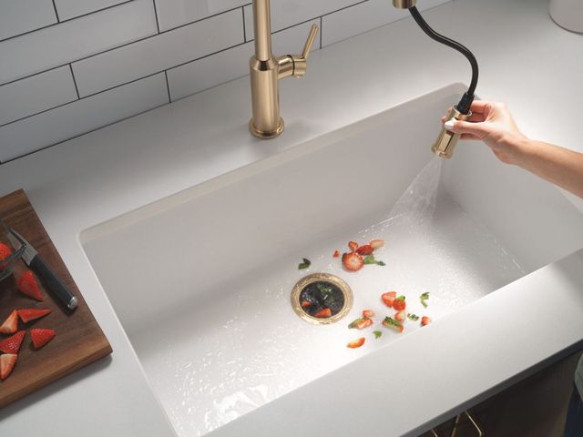 Delta Cordova™ Lumicoat® Champagne Bronze Single Handle Kitchen Faucet-2