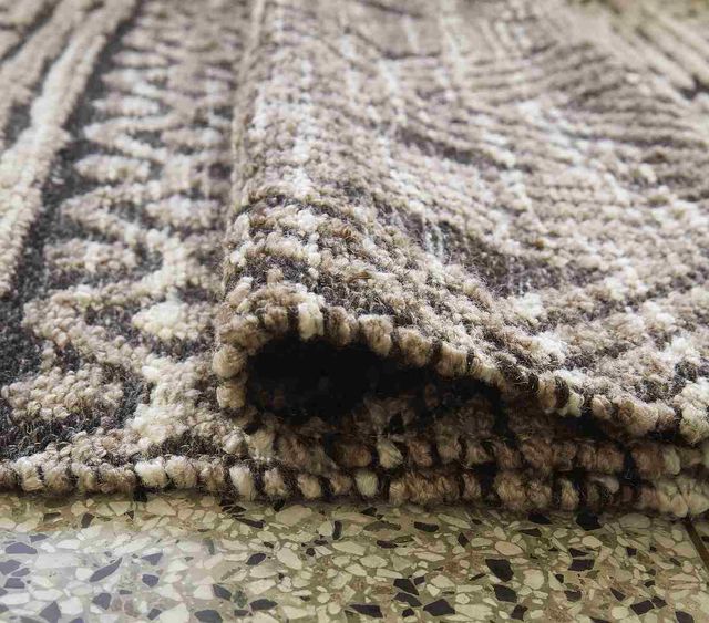 Signature Design by Ashley® Kylin Taupe/Black 5' x 7' Medium Area Rug-3