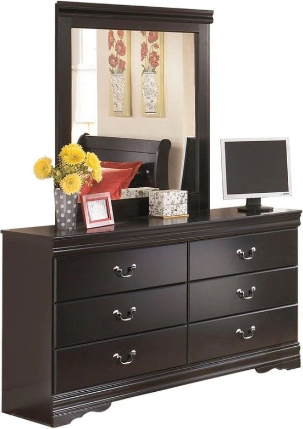 Signature Design by Ashley® Huey Vineyard Black Dresser and Mirror-0