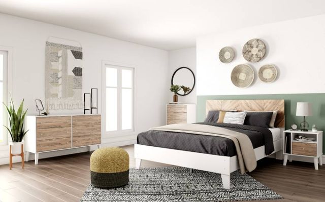 Signature Design by Ashley® Piperton 2-Piece Two-Tone Brown/White Queen Panel Headboard Bedroom Set-3