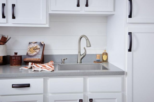 Peerless Parkwood® Stainless Single Handle Pull-Down Kitchen Faucet-1