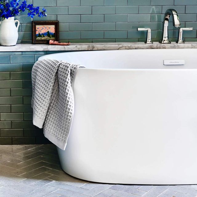 American Standard Coastal™ Serin® White 68" x 31" Freestanding Bathtub Center Drain With Integrated Overflow-4
