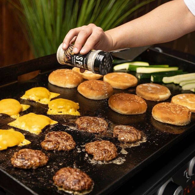Blackstone® Salt, Pepper, and Garlic Seasoning-4