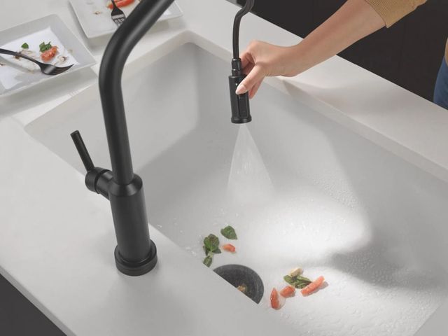Delta Cordova™ Matte Black Touch2O® Technology Kitchen Faucet with Touchless Technology-3