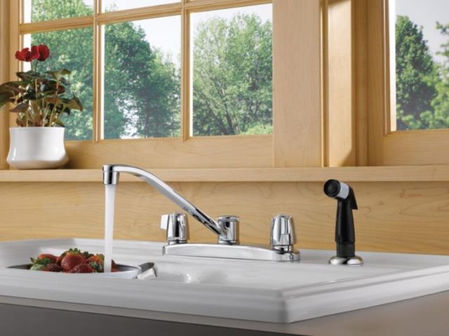 Peerless Core Chrome 2-Handle Kitchen Faucet with Side Sprayer-2