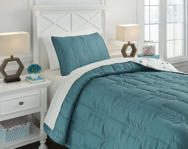 Signature Design by Ashley® Averlett Teal/White/Gray Twin Quilt Set-3
