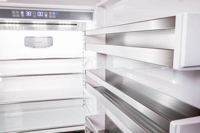 Viking® Professional 7 Series 20.0 Cu. Ft. Stainless Steel Bottom Freezer Refrigerator-3