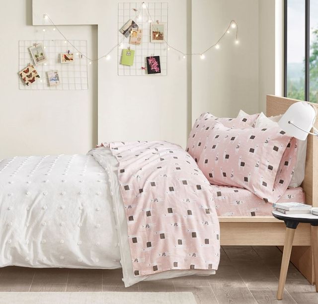Olliix by Intelligent Design Cozy Soft Pink Llamas Queen Cotton Novelty Print Flannel Sheet Set-4