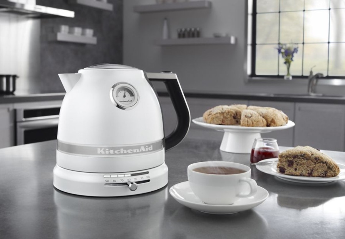 KitchenAid Pro Line Series Electric Kettle KEK1522 - Thumbnail 4