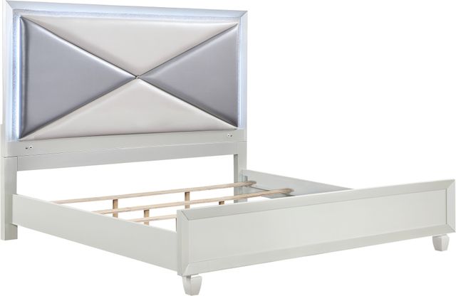New Classic® Home Furnishings Harlequin Platinum Western King Panel Bed-0