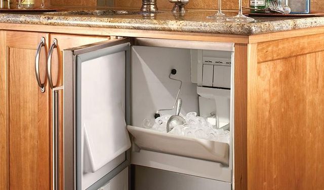 Perlick® Signature Series 14.88" Panel Ready Indoor/Outdoor Clear Ice Maker-3
