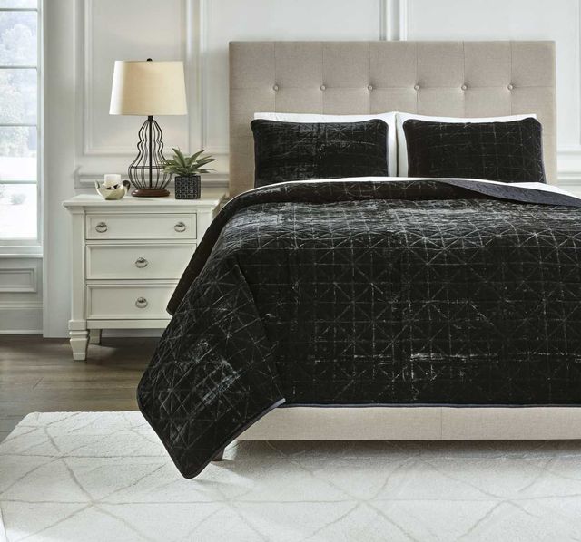 Signature Design by Ashley® Dairick Black Queen Quilt Set-3