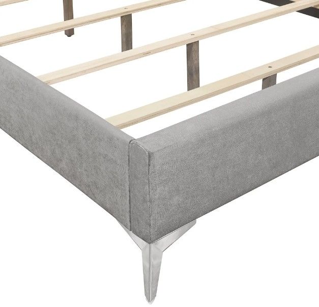 New Classic® Home Furnishings Huxley Gray Queen Panel Bed-4