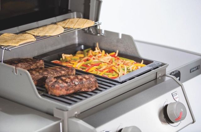 Weber® Black Griddle Spirit-1