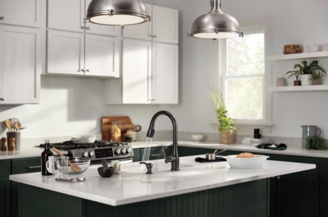 Peerless Elmhurst® Oil Rubbed Bronze Single Handle Pull-Down Kitchen Faucet-3