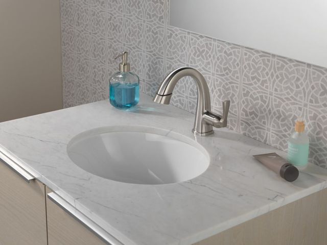 Delta Stryke® Lumicoat® Stainless Single Lever Handle Pull Down Bathroom Faucet-2