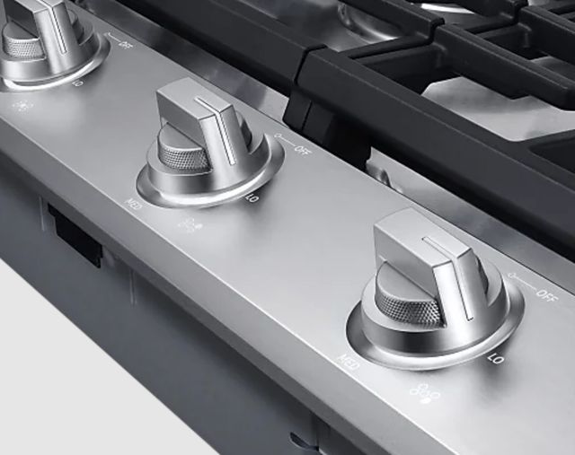 Dacor® 36" Stainless Steel Gas Cooktop-3