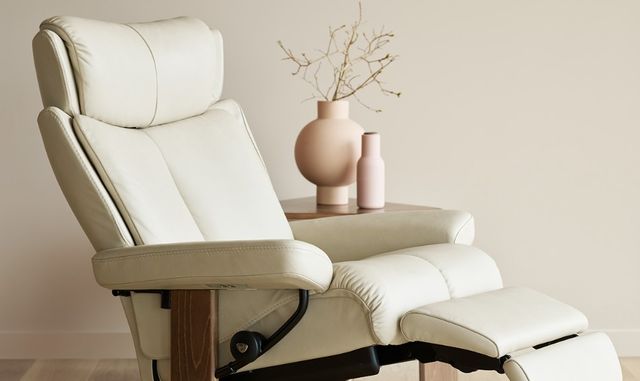 Stressless® by Ekornes® Customizable Magic Medium Power Recliner with Classic Base-1