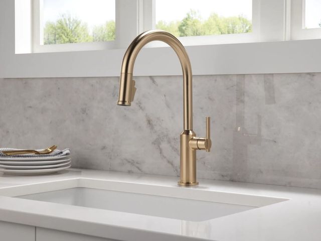Delta Cordova™ Lumicoat® Champagne Bronze Single Handle Lever Kitchen Faucet-3