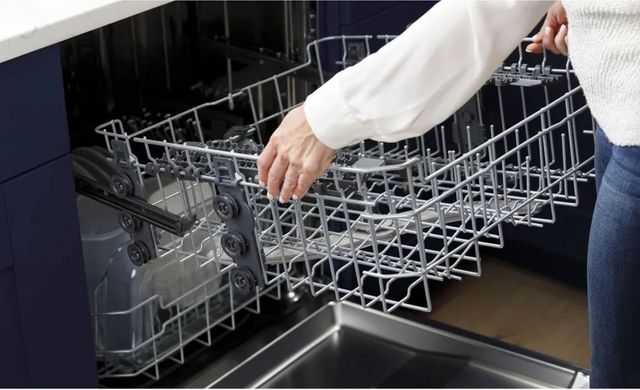 GE® 4 Piece Stainless Steel Kitchen Package-30