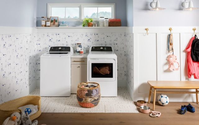 GE White Top Load Washer & Gas Dryer Laundry Pair GE White Top Load Washer & Gas Dryer Laundry Pair