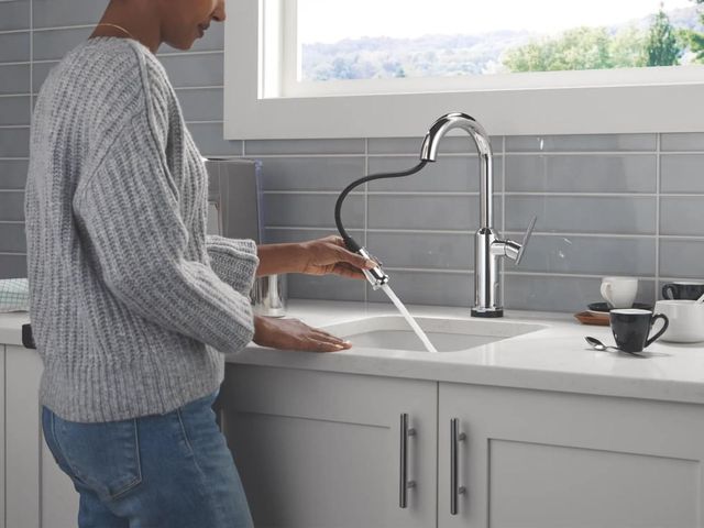 Delta Cordova™ Lumicoat® Chrome Touch2O® Bar / Prep Faucet with Touchless Tech -3