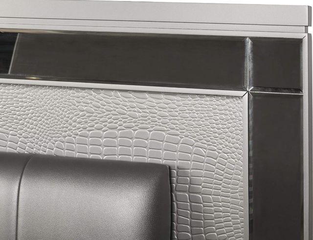 New Classic® Home Furnishings Valentino Silver Eastern King Panel Bed-3