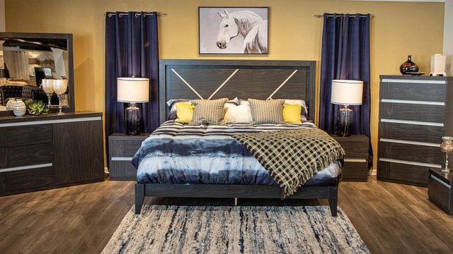 New Classic® Home Furnishings Chadwick Dark Gray/Silver King Bed-1