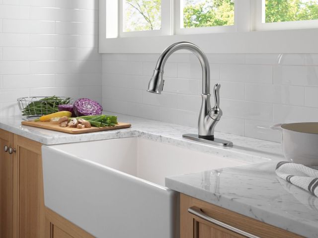 Delta Leland® Arctic Stainless Touch2O® Kitchen Faucet-1