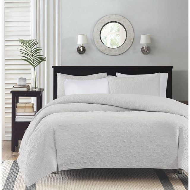Olliix by Madison Park White Full/Queen Quebec Reversible Coverlet Set-2