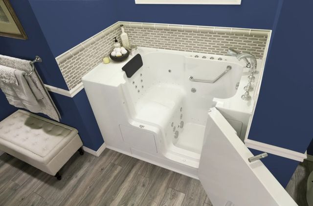 American Standard Gelcoat Premium Series White 32" x 52" Walk-In Tub with Combination Air Spa and Whirlpool Systems - Right-Hand Drain with Faucet-3