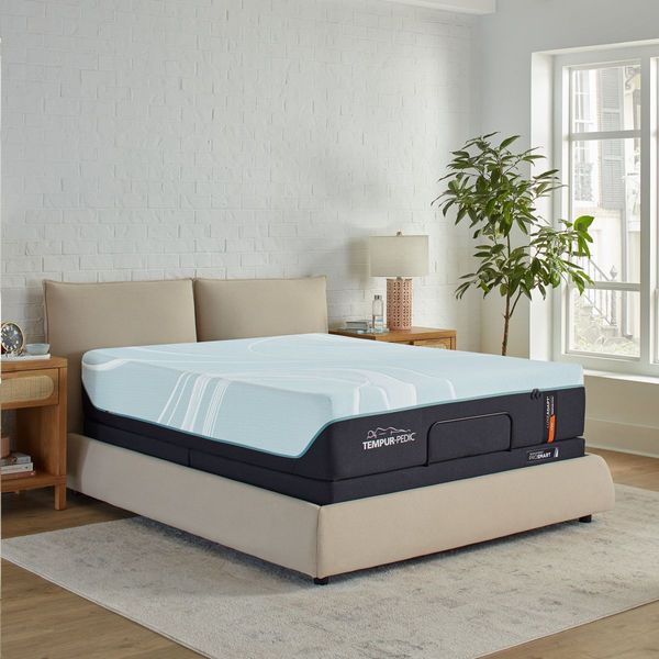 Tempur-Pedi TEMPUR-LuxeAdapt 13" TEMPUR-Material™ Firm Tight Top Queen Mattress