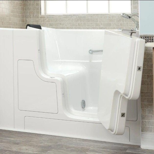 American Standard Gelcoat White 30” x 52” Walk-in Tub with Soaker System - Right-Hand Drain with Faucet-2