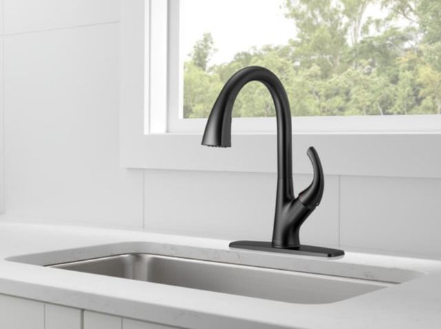 Peerless Parkwood® Chrome Single Handle Pull-Down Kitchen Faucet-1
