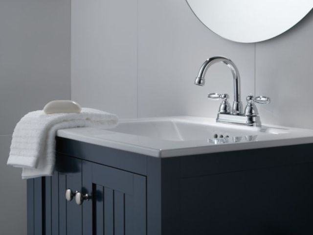 Peerless Claymore™ Chrome 2-Handle Centerset Bathroom Faucet-1