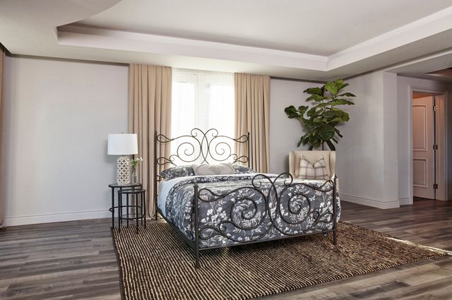 Coaster® Parleys Dark Bronze Queen/Full with Scroll Headboard-3