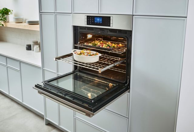 Bosch Benchmark® Series 30" Stainless Steel Electric Built In Single Oven-3