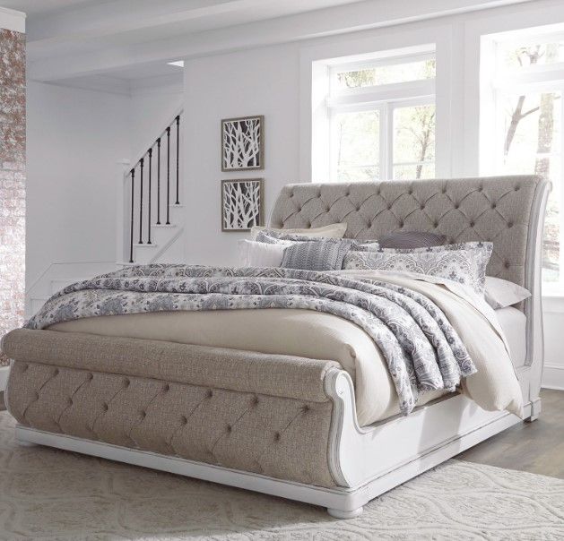 Liberty Furniture Magnolia Manor Antique White/Gray King Upholstered Sleigh Bed-1