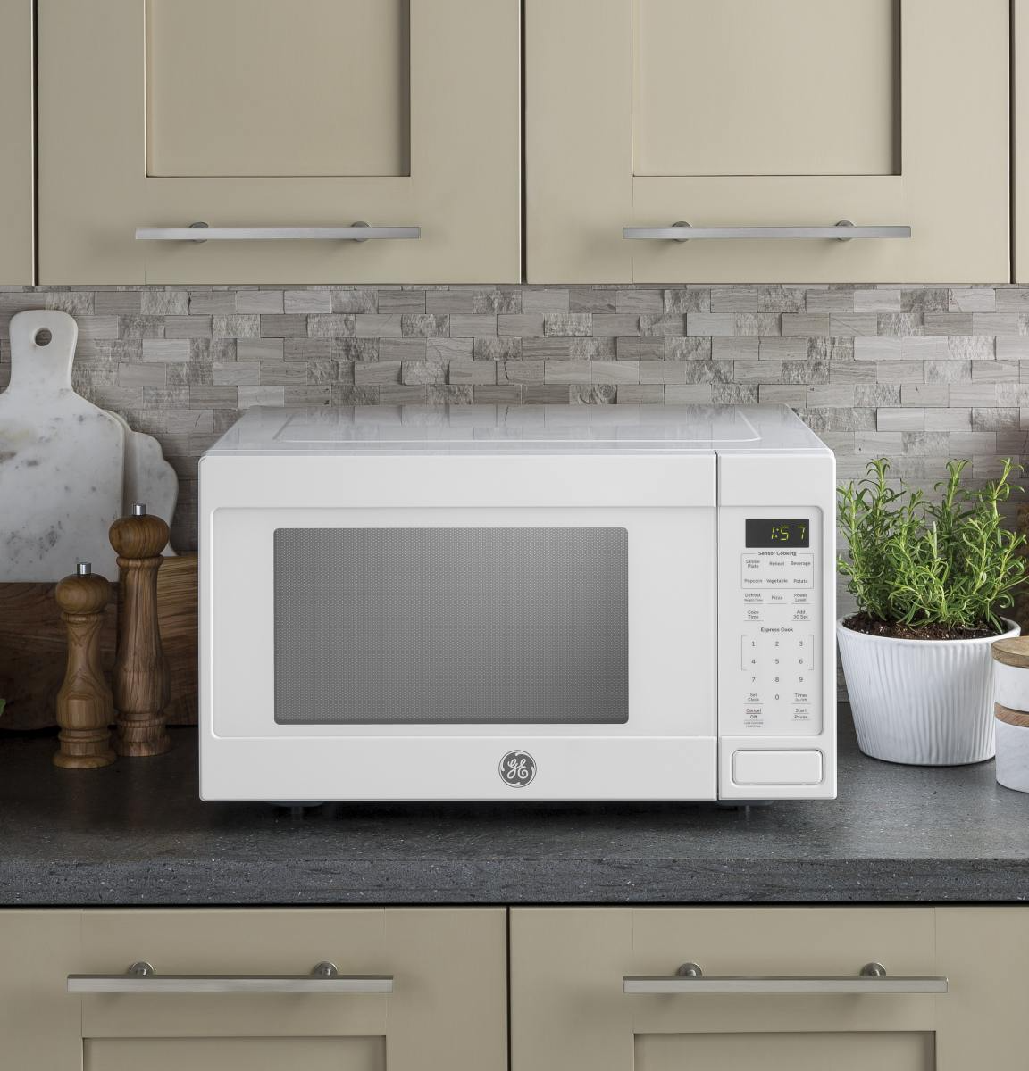 GE 1.6 Cu. Ft. Countertop Microwave Appliance Plus
