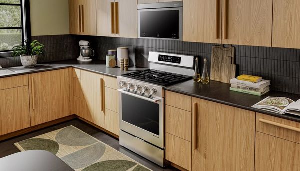 Freestanding vs Slide-in Gas Stove Freestanding vs Slide-in Gas Stove