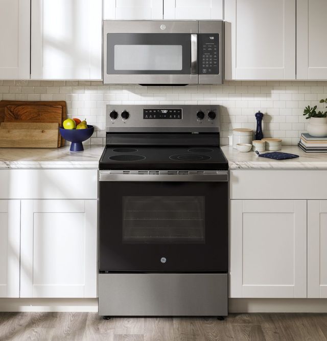 GE 400 Series 30 inch Stainless Steel Freestanding Electric Range