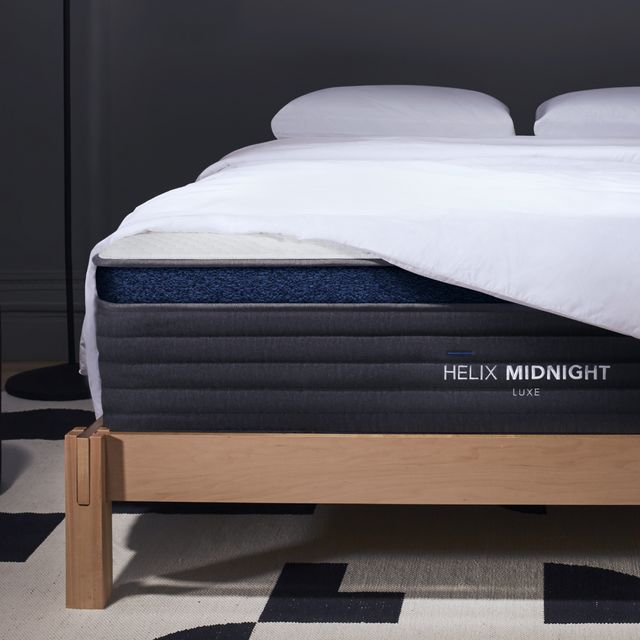 Helix Sleep Luxe Midnight Hybrid Medium Pillow Top Queen Mattress in a Box-4