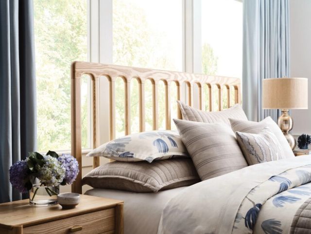 Kincaid® Essence Somerset Ash Queen Slat Bed-1