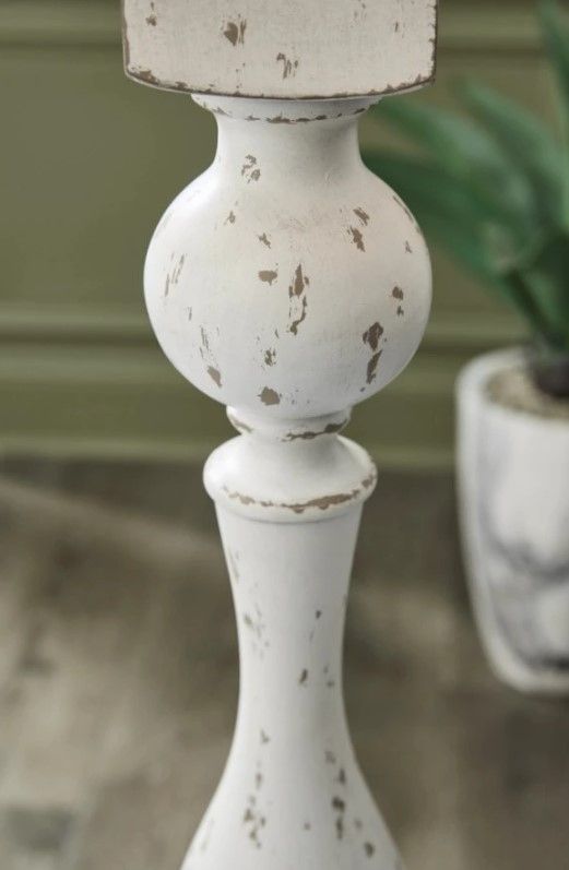 Signature Design by Ashley® Madsbrook Antique White Floor Lamp-1