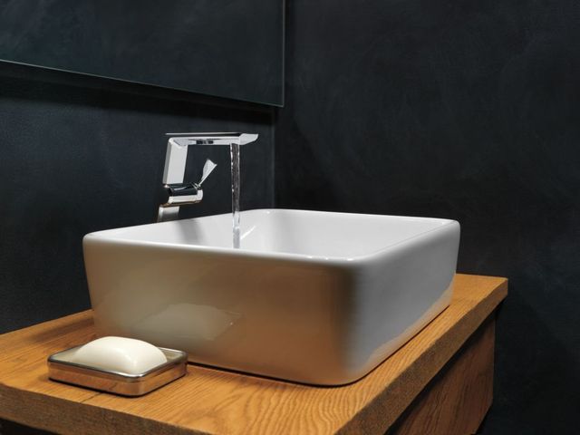 Delta Pivotal® Lumicoat® Chrome Single Handle Vessel Bathroom Faucet-2