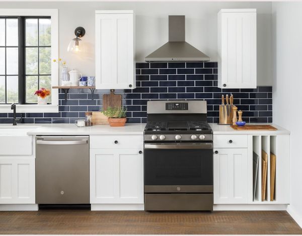 GE 30" Stainless Steel Freestanding Gas Range