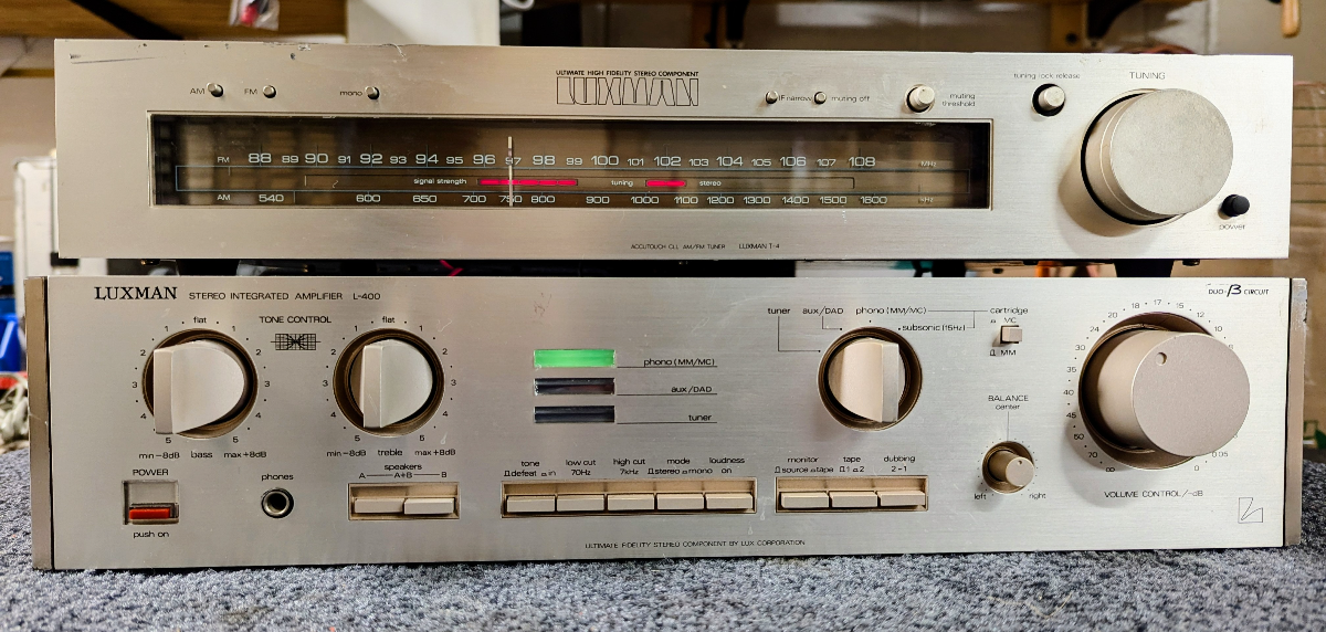 Luxman T-4 AccuTouch AM/FM Tuner | Good Vibes Sound