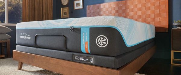 Tempur-Pedic TEMPUR-LuxeBreeze 13" TEMPUR-Material™ Firm Tight Top Queen Mattress